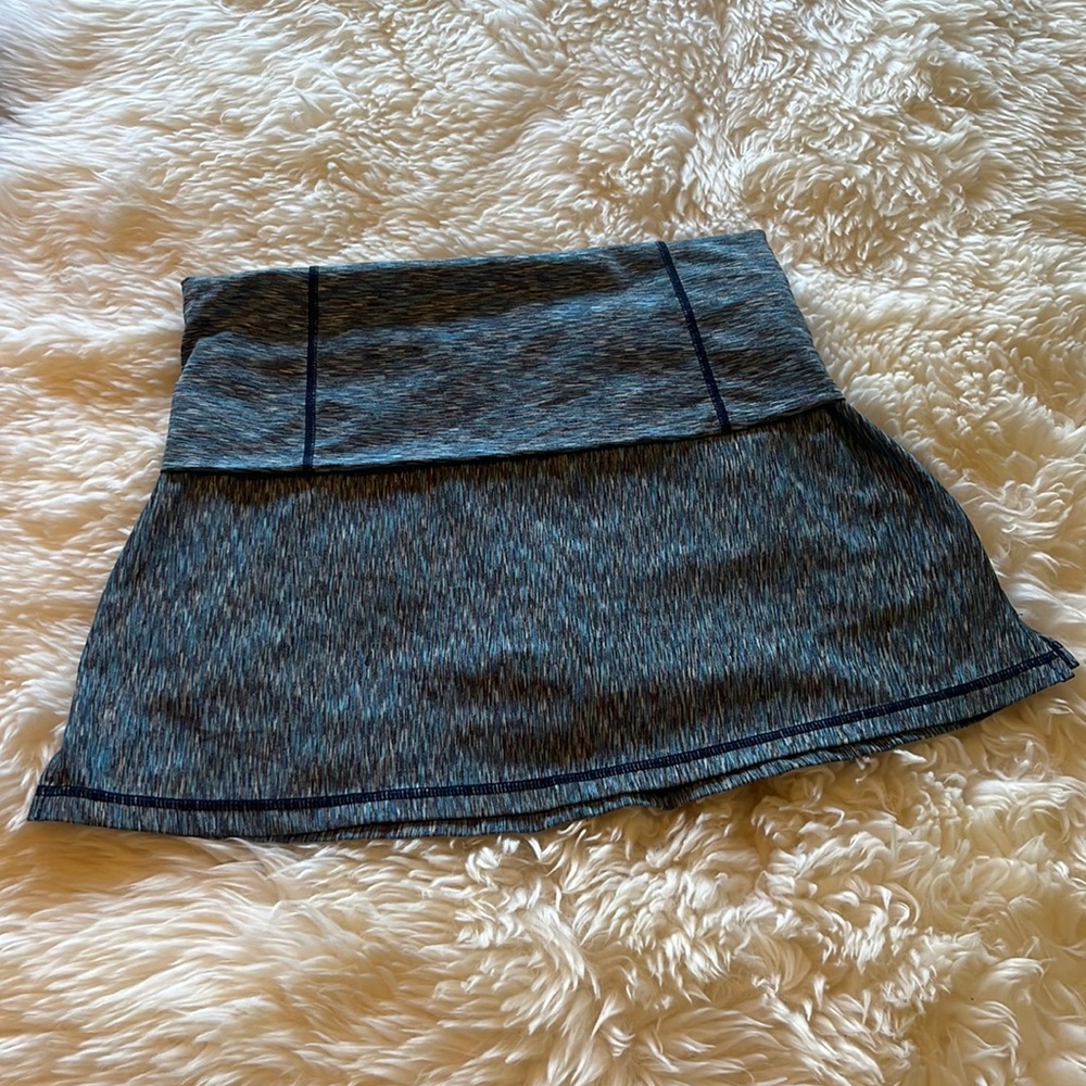 Prana skort! Women’s size small. Beautiful blue & heather gray tennis/hiking.